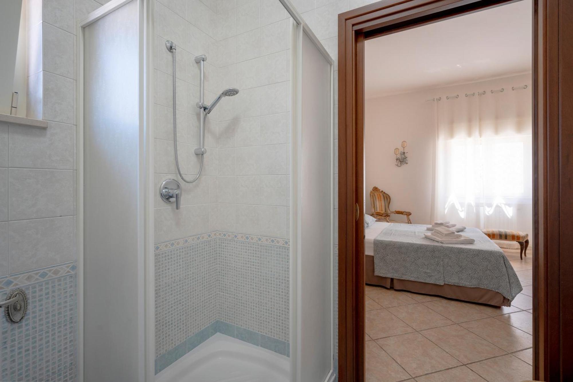 Bnb Villa Lucia Bari Bagian luar foto